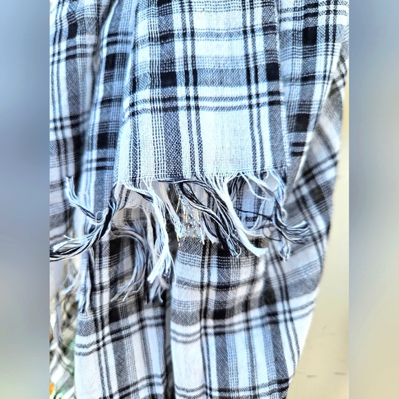 Caterina de' Medici Large Plaid Scarf - Picture 4 of 9